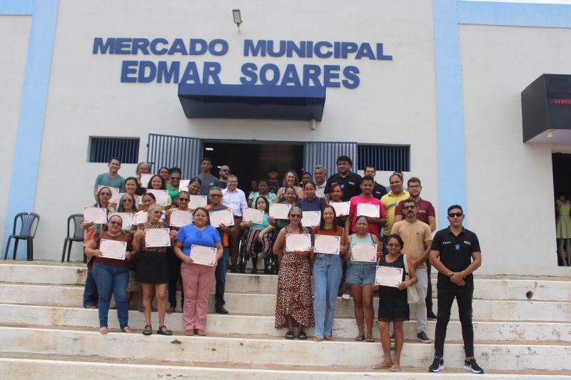 Prefeitura de Francinópolis realiza entrega de certificados aos classificados nos editais da Política Nacional Aldir Blanc